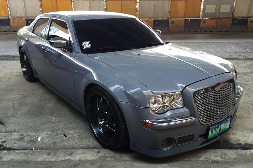 Chrysler 300 C in Anzahl Jet Black with 50 Percent White (ctto)