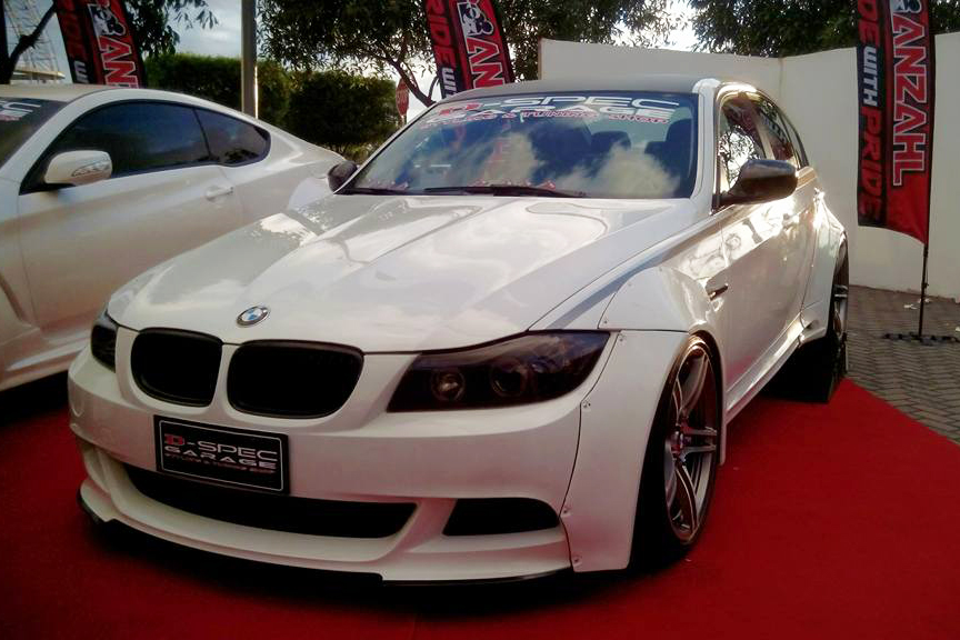 Custom BMW in Anzahl White (ctto)