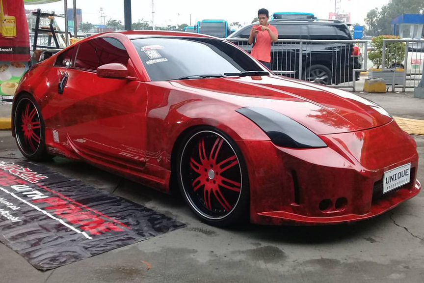 Nissan Fairlady in Anzahl Candytone Fierce Red (ctto)